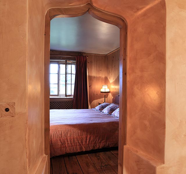 Room 02