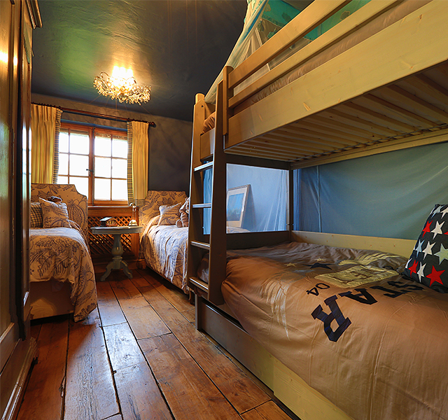 Room 04